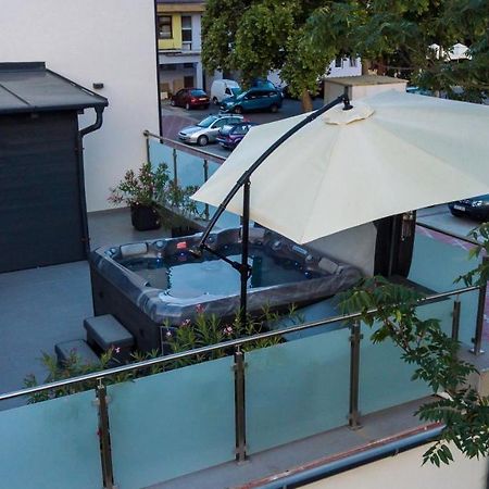 Hotel Szeghalom Екстер'єр фото