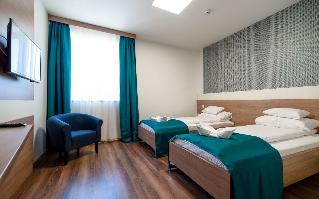 Hotel Szeghalom Екстер'єр фото