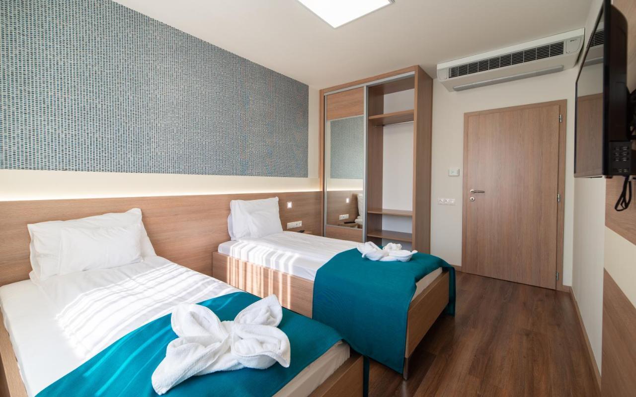 Hotel Szeghalom Екстер'єр фото