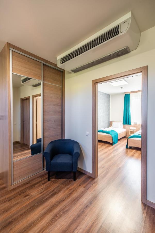 Hotel Szeghalom Екстер'єр фото
