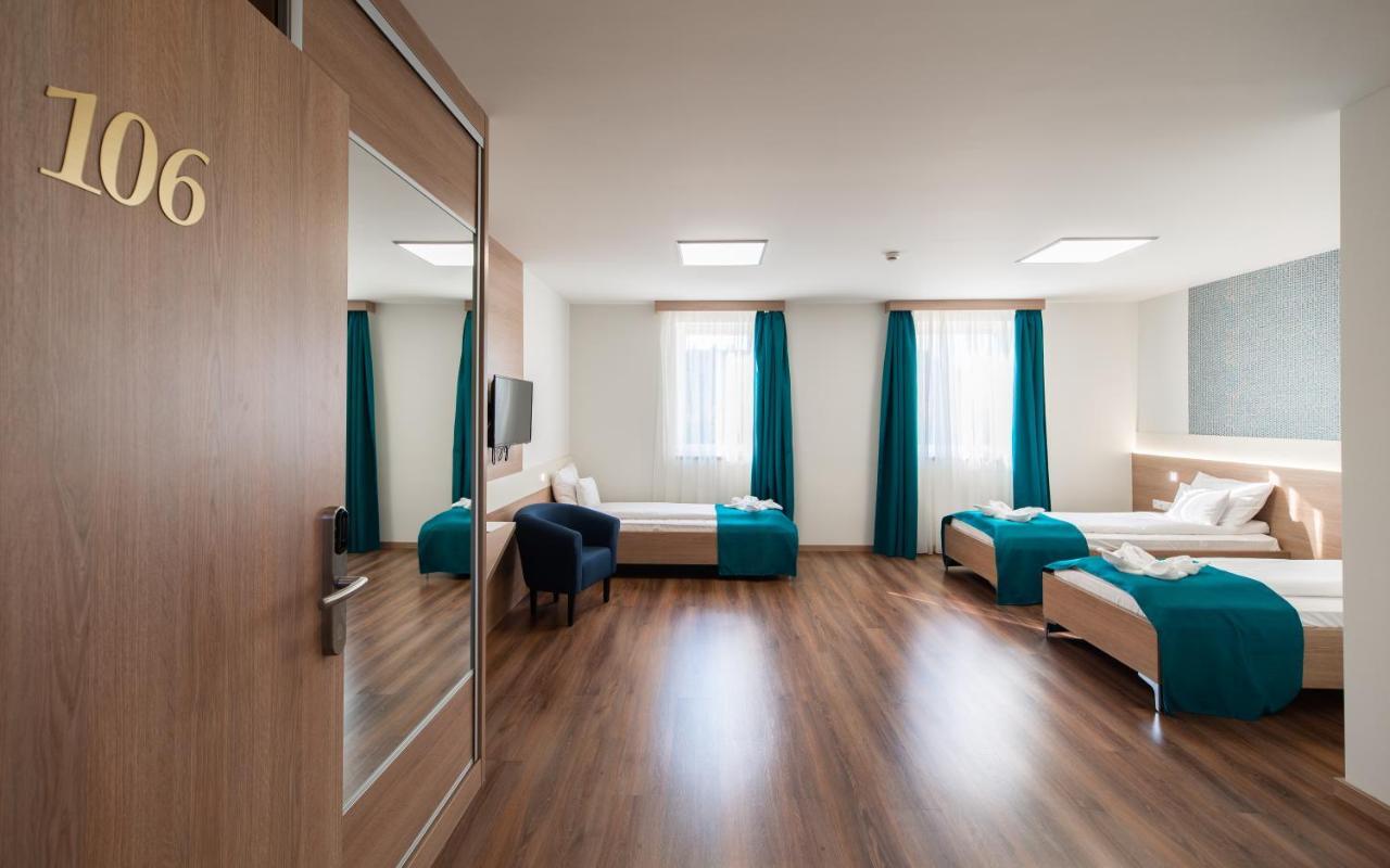 Hotel Szeghalom Екстер'єр фото