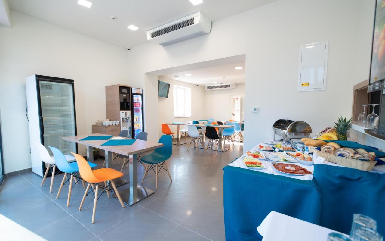 Hotel Szeghalom Екстер'єр фото