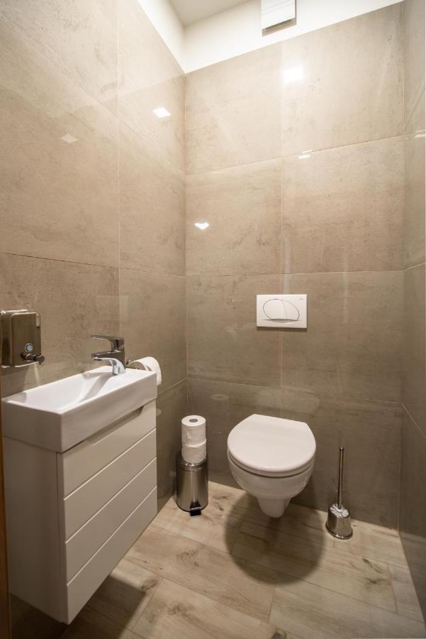Hotel Szeghalom Екстер'єр фото